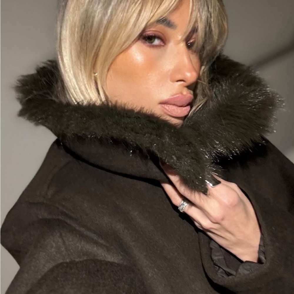 NEW ZARA WOOL BLEND COAT LUXURY WITH FAUX FUR COLLAR XS
🚨NO DISCOUNT - Picture 9 of 15